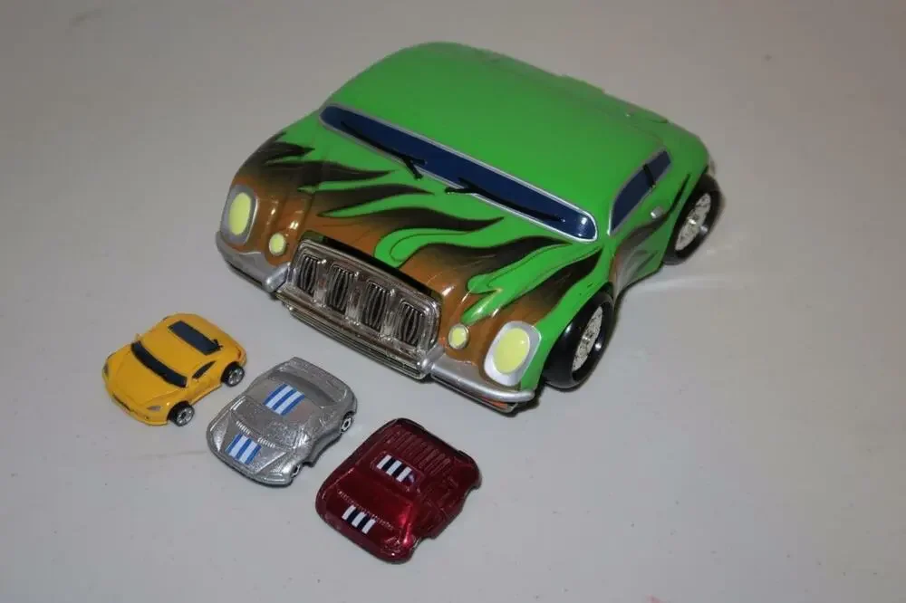 Phat Boyz Simple Wishes Green Flame Sedan Launcher Case -121639